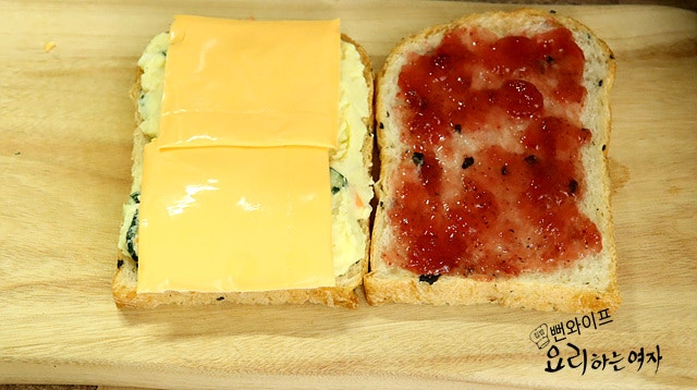 Make potato salad sandwiches — step photo 3