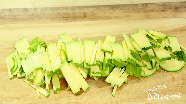 Slice the ingredients — step photo 2