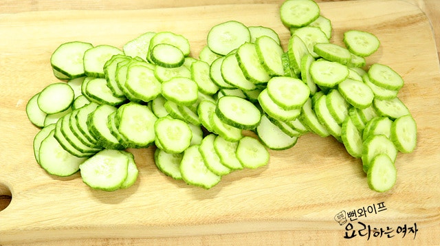 Slice the ingredients — step photo 1