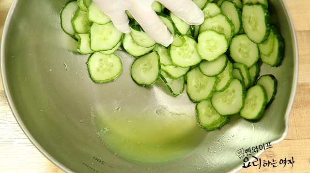 Salt the cucumbers — step photo 2