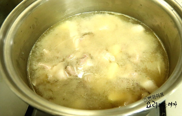 Add broth and boil — step photo 1