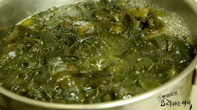 Cook the seaweed soup — step photo 3