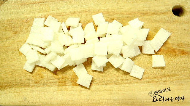 Cut the secondary ingredients — step photo 1