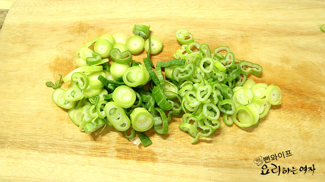 Cut the secondary ingredients — step photo 2