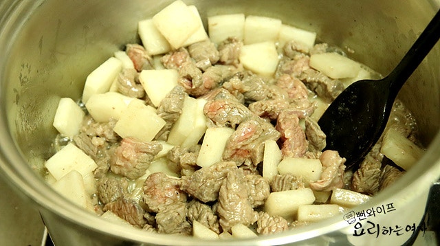 Saute the ingredients — step photo 2