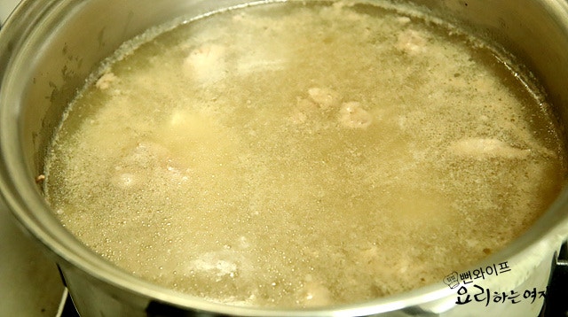 Simmer the beef soup — step photo 1