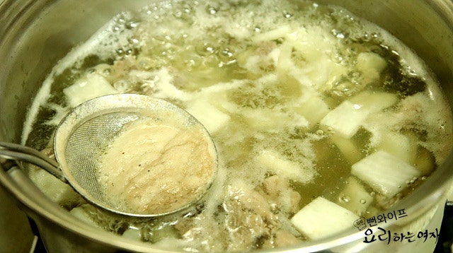 Simmer the beef soup — step photo 2
