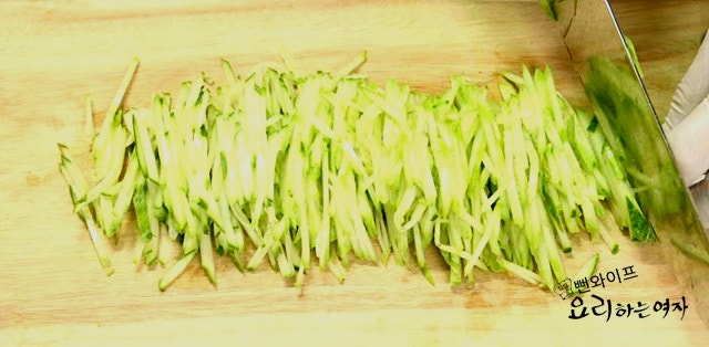 Slice the ingredients — step photo 1