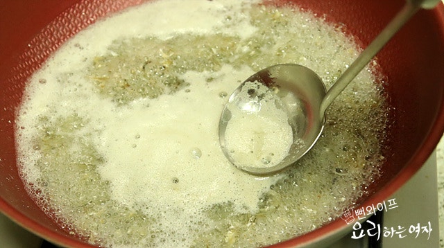 Make the anchovy broth — step photo 1