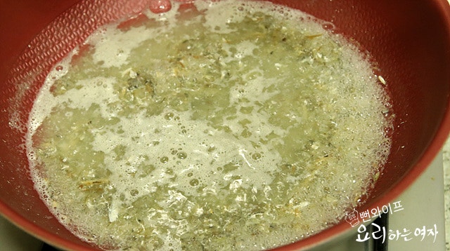Make the anchovy broth — step photo 2
