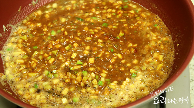 Simmer the gang doenjang — step photo 2