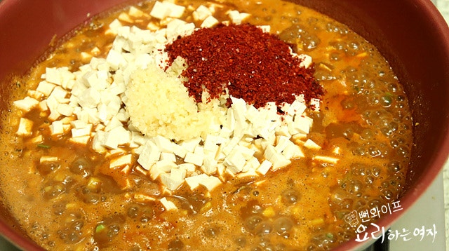 Simmer the gang doenjang — step photo 1