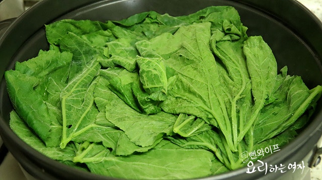 Trim and steam the pumpkin leaves — step photo 3