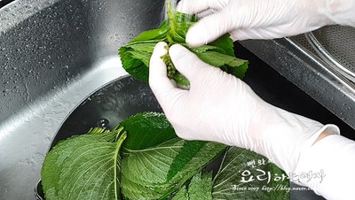 Clean the perilla leaves — step photo 2