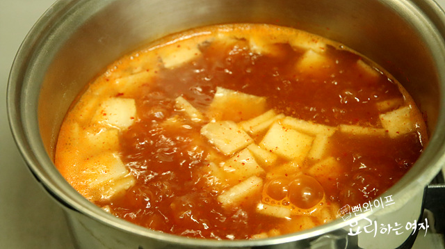 Boil the soup — step photo 1