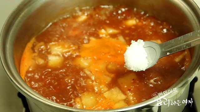 Boil the soup — step photo 1