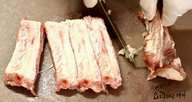 Prepare the baby back ribs — step photo 2