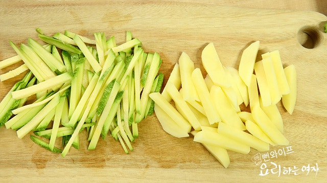 Slice the ingredients — step photo 1