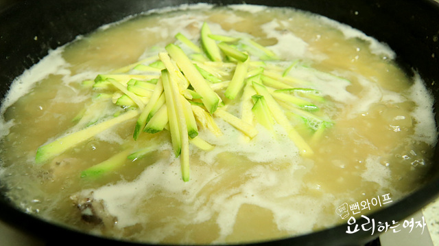 Add vegetables and finish — step photo 1