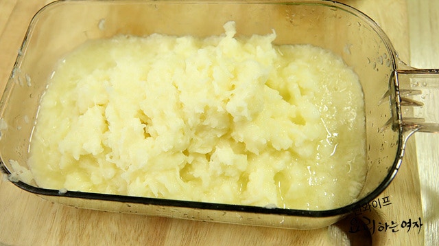 Grate the potatoes — step photo 2