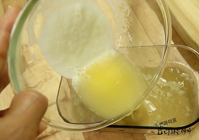 Grate the potatoes — step photo 2