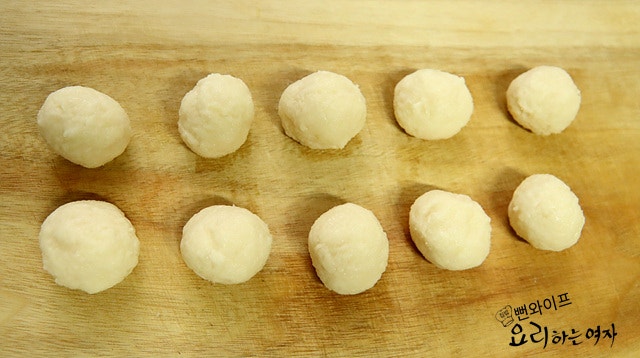 Shape the dumplings — step photo 1