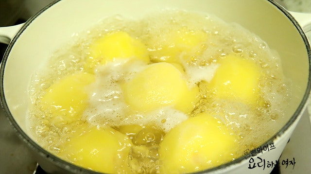 Boil the potatoes — step photo 1
