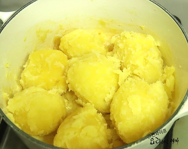 How to make the potatoes fluffy and powdery — step photo 3