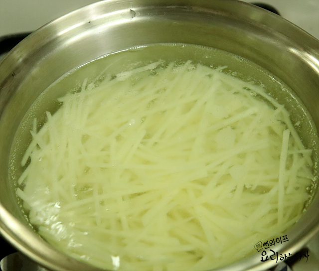 Blanch the potato — step photo 2