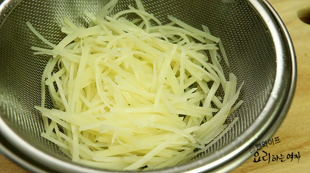 Blanch the potato — step photo 3