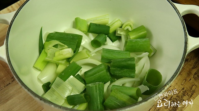 Cook the pork jowl — step photo 1
