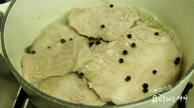 Cook the pork jowl — step photo 1