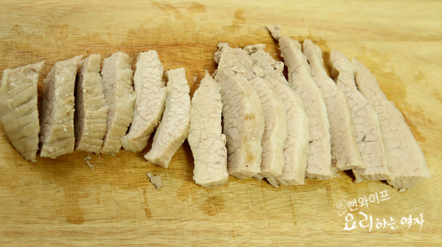 Cook the pork jowl — step photo 2