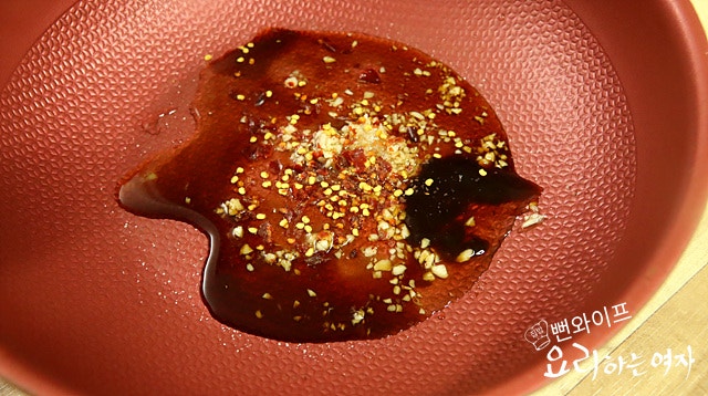 Toss with the sauce — step photo 1