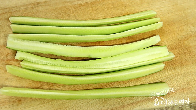 Cut the cucumbers — step photo 1