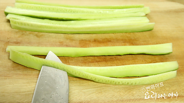 Cut the cucumbers — step photo 2