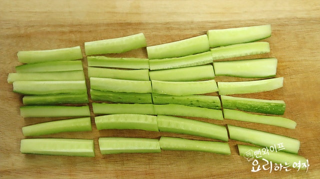 Cut the cucumbers — step photo 3