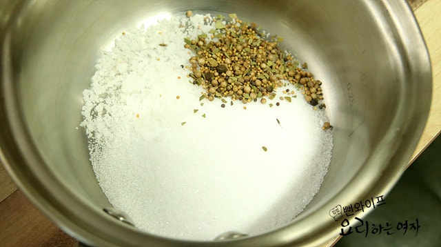 Boil the pickling brine — step photo 1