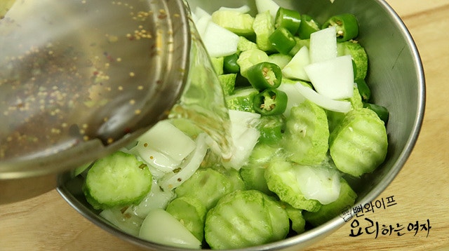 Pour the brine — step photo 1
