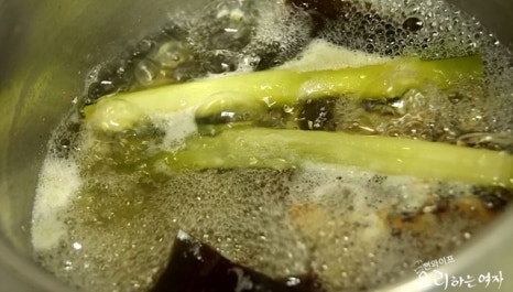 Make the anchovy broth — step photo 3