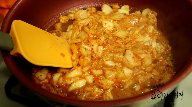 Make the toppings and seasoned sauce — step photo 1