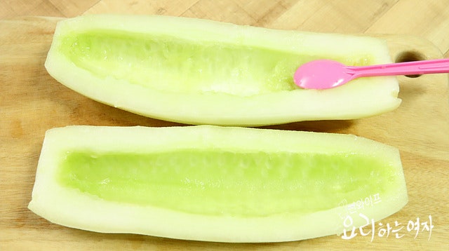 Prepare the overripe cucumber — step photo 2