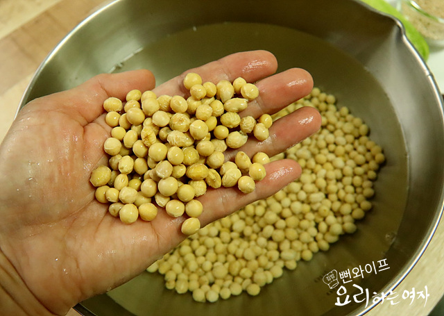 Wash and soak the beans — step photo 2