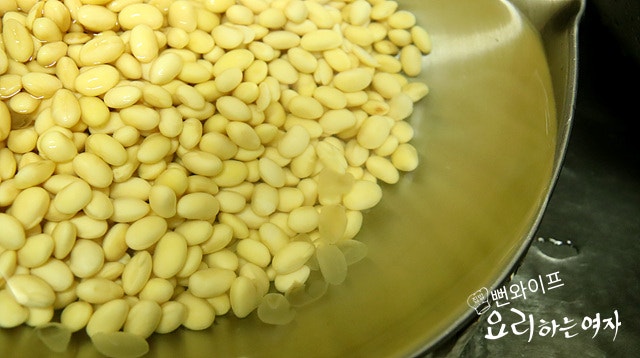 Wash and soak the beans — step photo 3