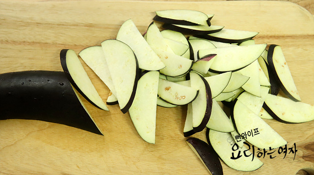 Prepare the eggplant and seasoning — step photo 2
