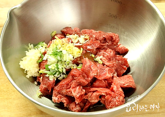 Season the bulgogi — step photo 1
