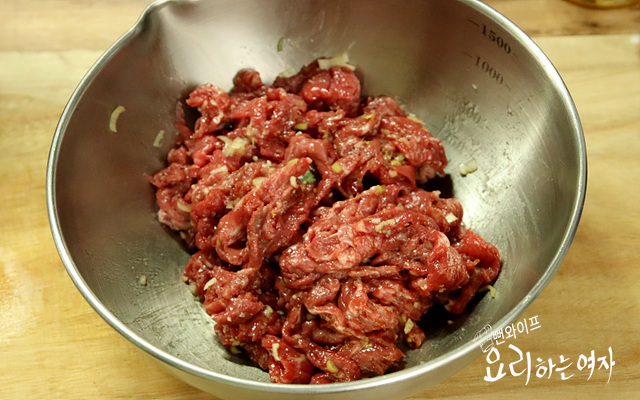 Season the bulgogi — step photo 2