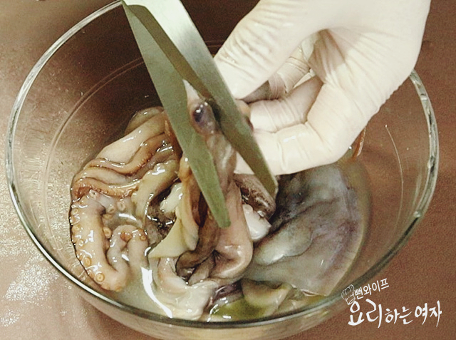 Clean the octopus — step photo 1