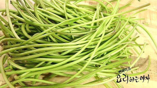Prepare the sweet potato stems — step photo 2