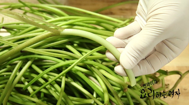 Prepare the sweet potato stems — step photo 1